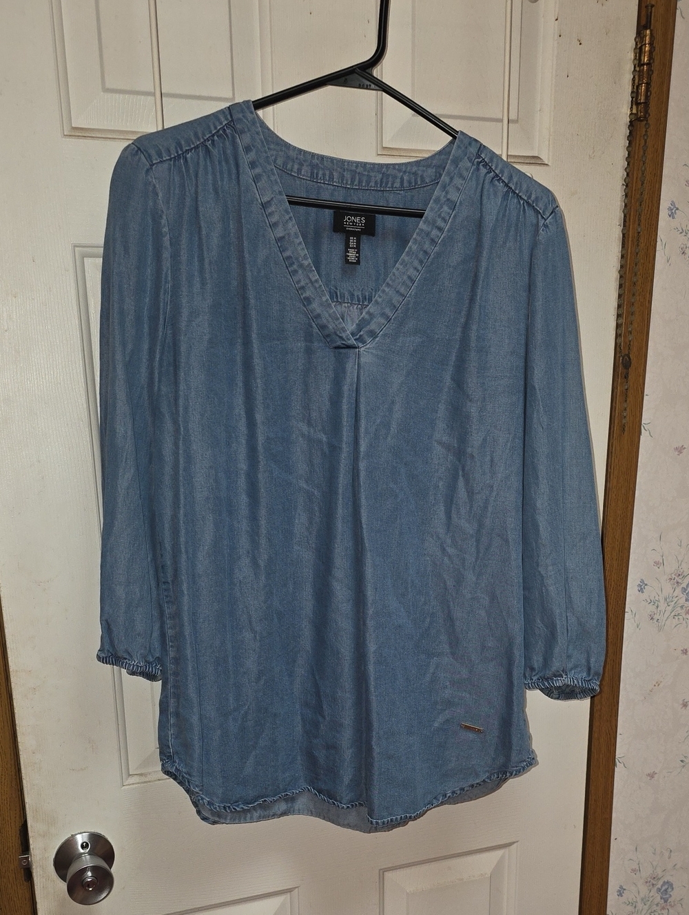 Jones New York Chambray V-Neck Pullover Top - Blue